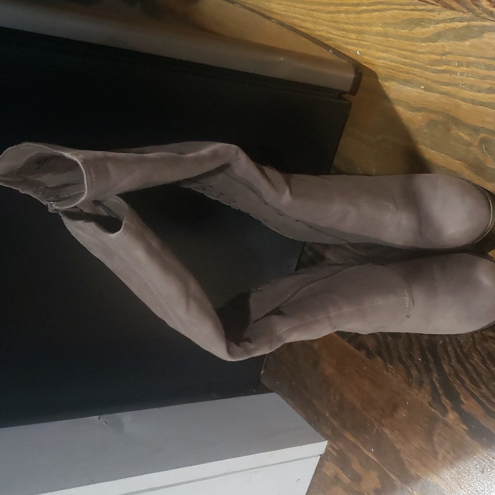 Fergalicious womens boots 8.5